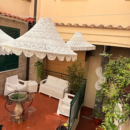 Minerva Charming House Elegant & In Apartamento Salerno